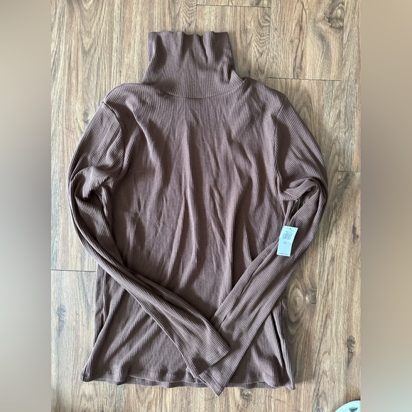 NWT Old Navy Brown Turtleneck - Picture 2 of 4